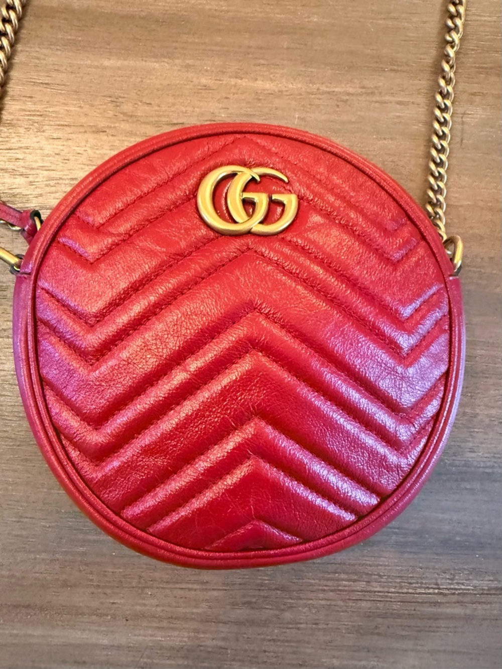 Gucci GG Marmont Round Crossbody in Red Matelassé Leather - Picture 3 of 14